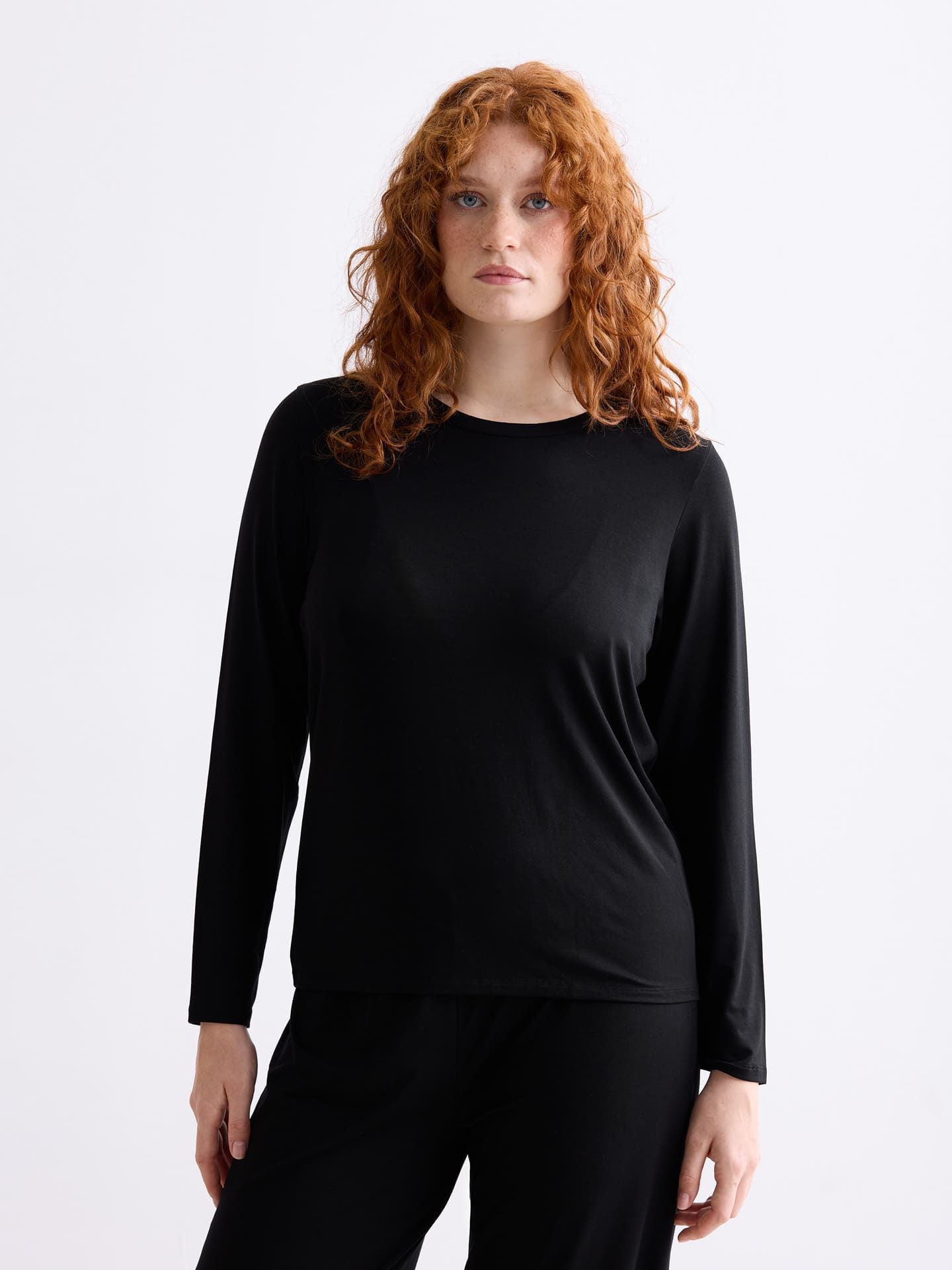 erlich textil Light Touch lockeres Langarmshirt für Frauen aus TENCEL™ Lyocell in schwarz von erlich textil