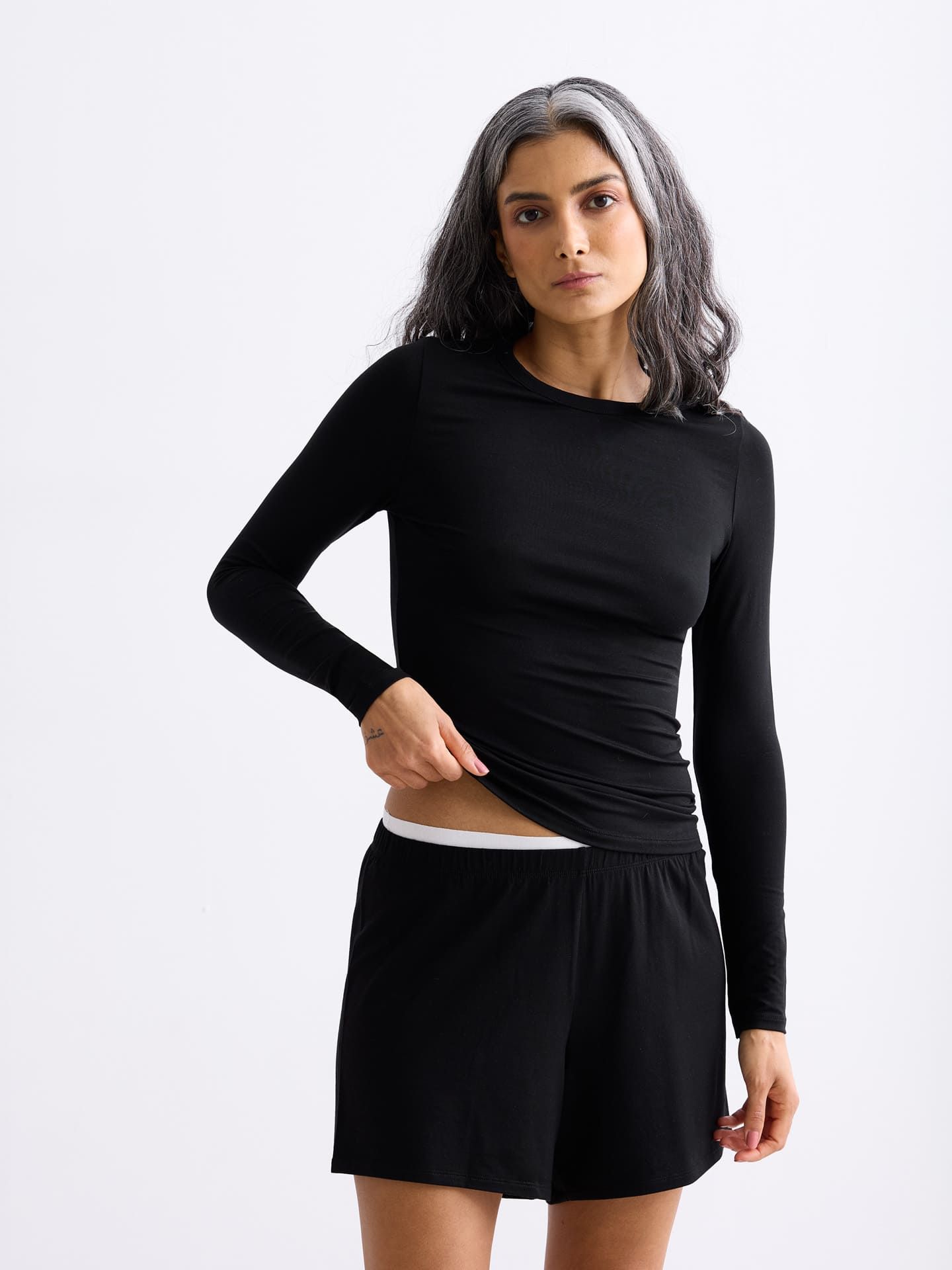 erlich textil Light Touch schmales Langarmshirt für Frauen aus TENCEL™ Lyocell in schwarz von erlich textil