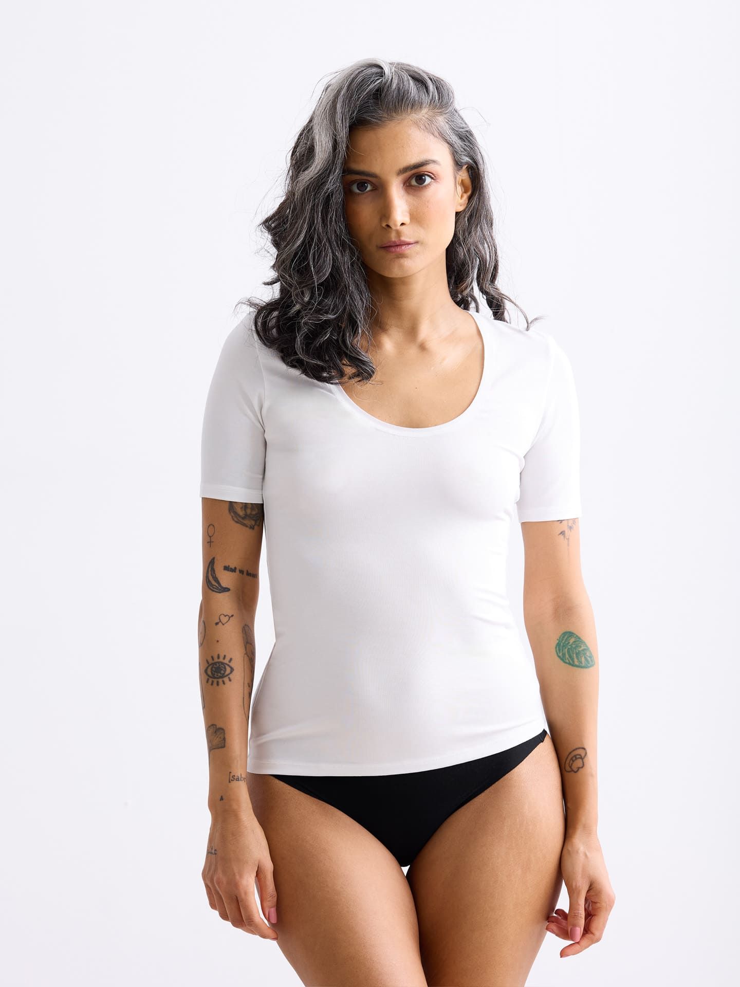 erlich textil Light Touch tiefausgeschnittenes T-Shirt für Frauen aus TENCEL™ Lyocell in ecru von erlich textil