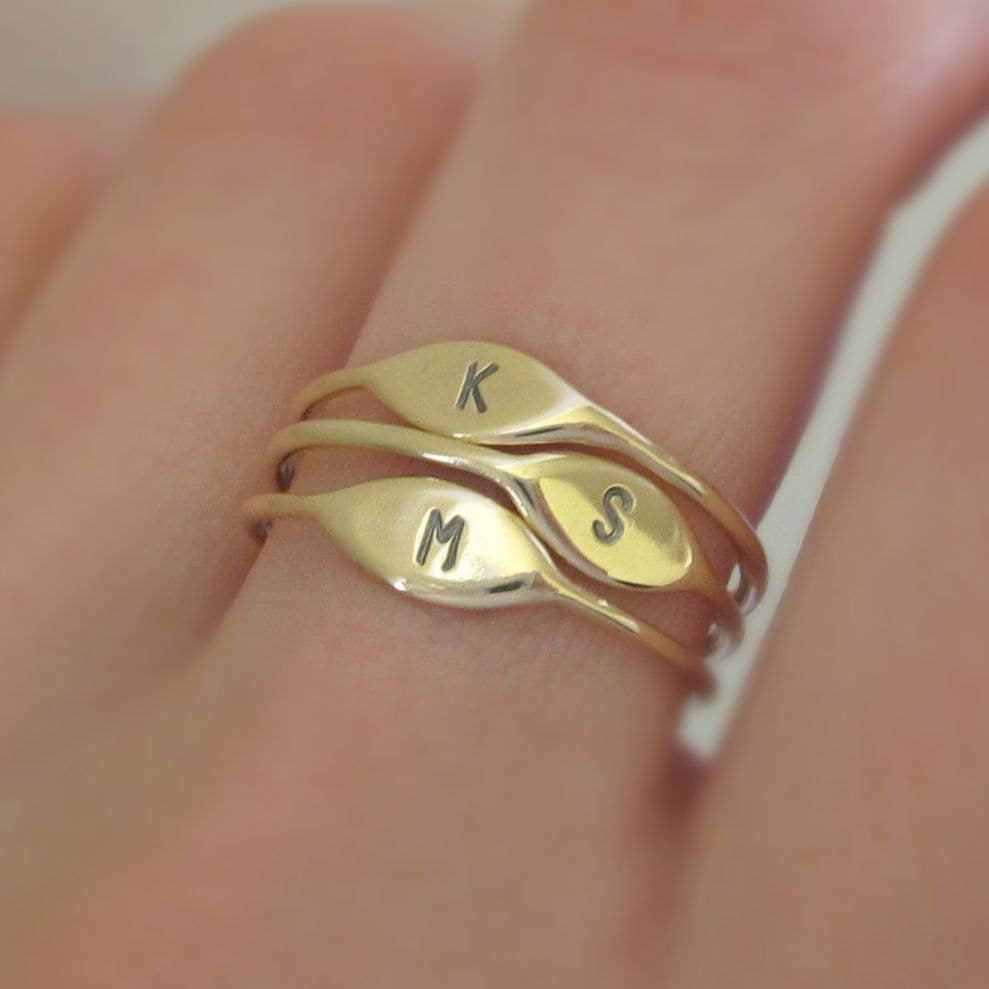 14K Gold Anfangsstapelring, Personalisiertes Recyceltes von esdesigns