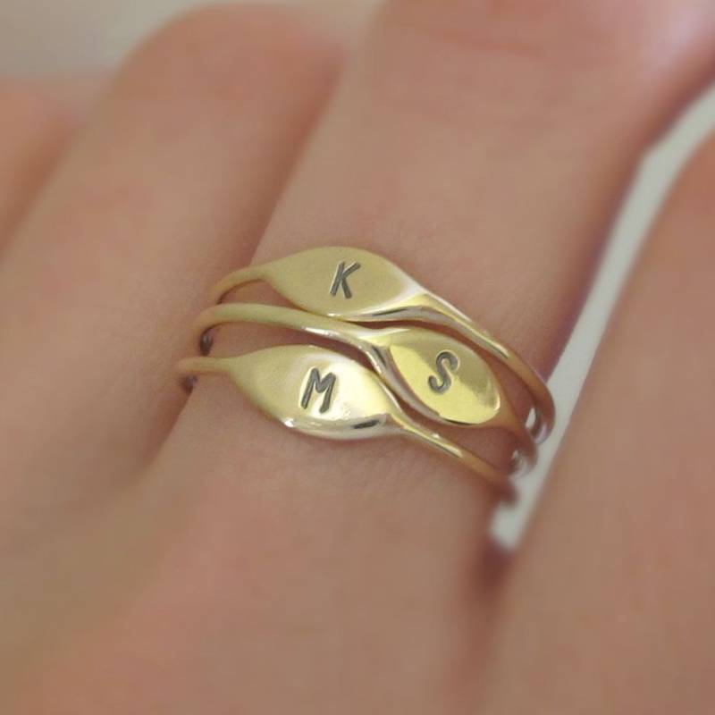 14K Gold Anfangsstapelring, Personalisiertes Recyceltes von esdesigns