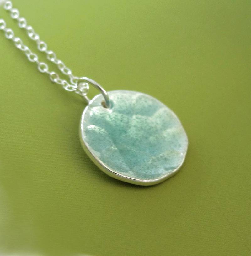 Blaue Emaille Sterling Silber Kette Handgehämmerter Feinsilber Anhänger von esdesigns