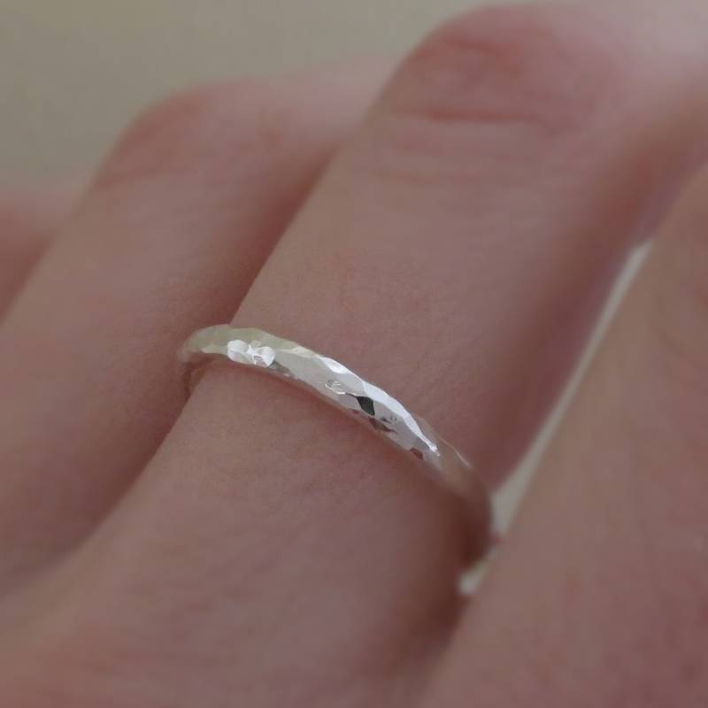 Handgehämmerter Ring Aus Recyceltem Sterling Silber von esdesigns