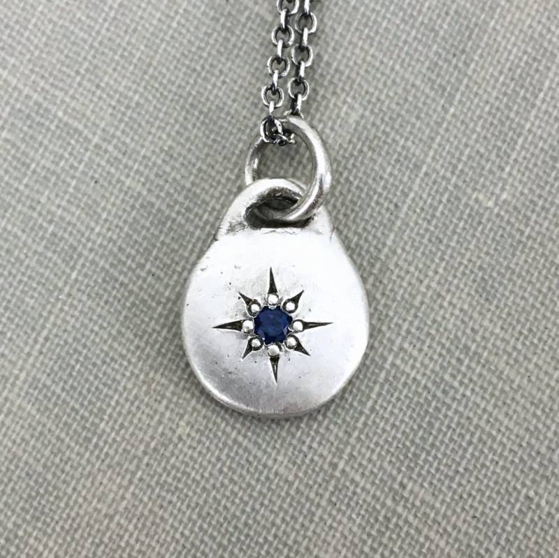 Kleiner Blauer Saphir Stern Halskette Aus Sterling Silber von esdesigns