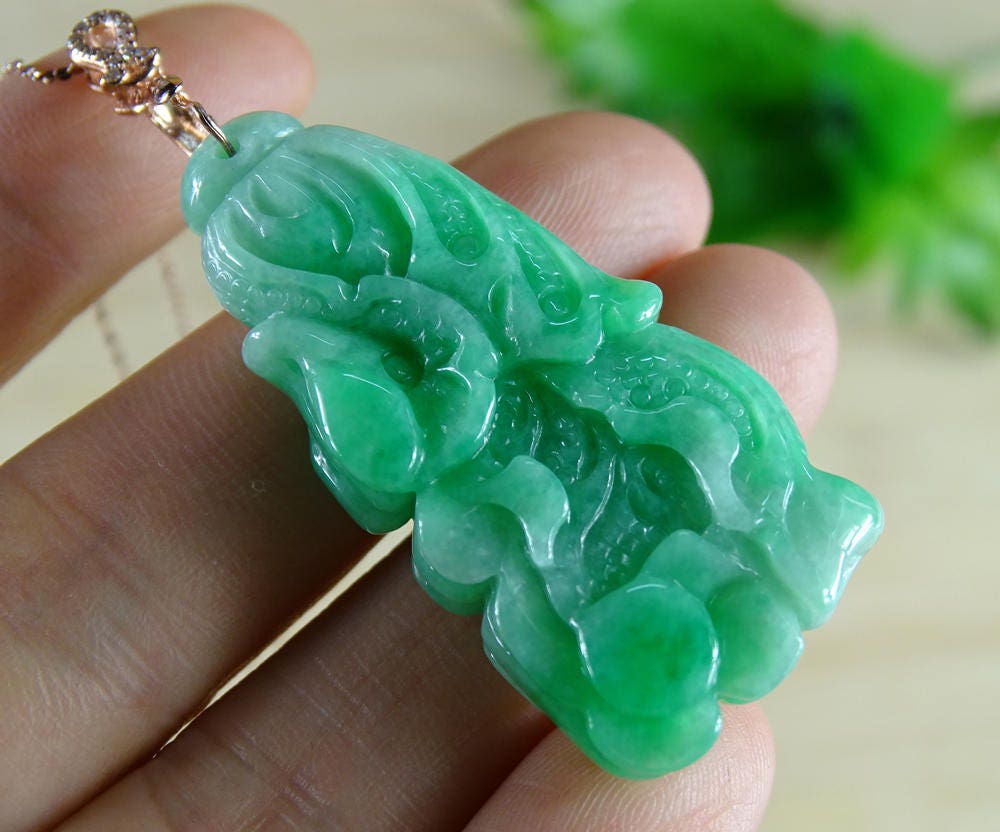 Handarbeit Cabage Zertifiziert Vivid Green Jade Anhänger Typ A Jadeit 发财 Beige菜 P-376-3 Handarbeit Cabage Zertifiziert Vivid Green Jade Anhänger Typ A Jadeit 发财 Beige菜 P-376-3 von esybuy