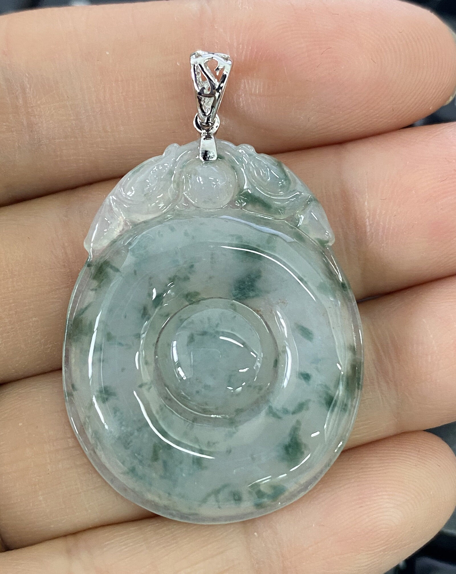 Zertifizierter 18K Gold Fein Smaragd Jade Anhänger Ruyi Transparent Jadeite《 Güteklasse A 》P-360-27 Zertifizierter 18K Gold Fein Smaragd Jade Anhänger Ruyi Transparent Jadeite《 Güteklasse A 》P-360-27 von esybuy