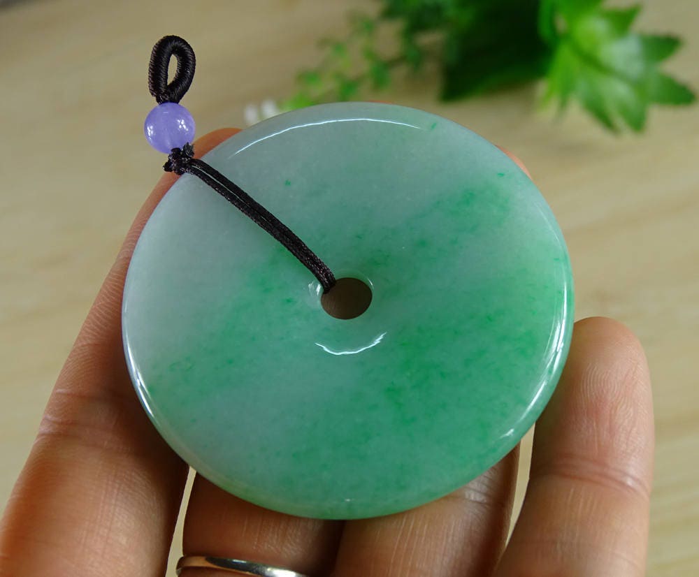 Zertifizierter Apfel Grüner Jade Anhänger Rund Donut Handarbeit Grade A Jadeit P-377-2 Zertifizierter Apfel Grüner Jade Anhänger Rund Donut Handarbeit Grade A Jadeit P-377-2 von esybuy