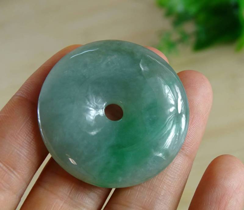 Zertifizierter Grüner Jade Jadeit Anhänger Kreis Donut Naturgrad A Smaragd P37711 Zertifizierter Grüner Jade Jadeit Anhänger Kreis Donut Naturgrad A Smaragd P37711 von esybuy