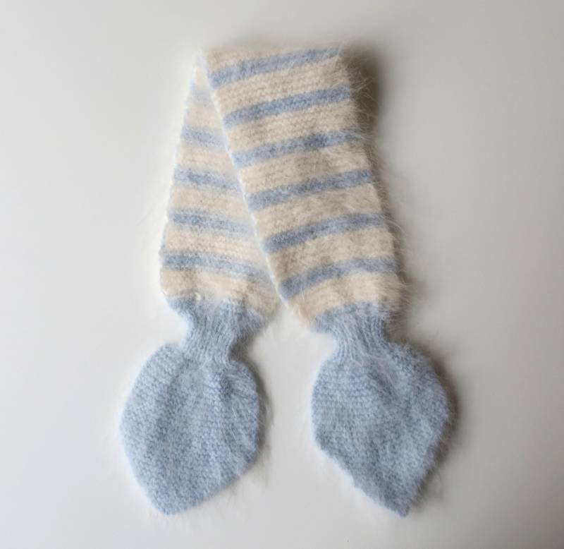 Vintage Angora Strickschal in Hellblau Weiß Für Kinder von etage4vintage