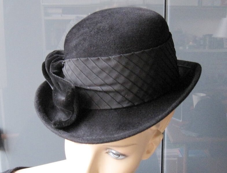 Vintage Filzhut Mit Hutband Und Samtschleife von etage4vintage