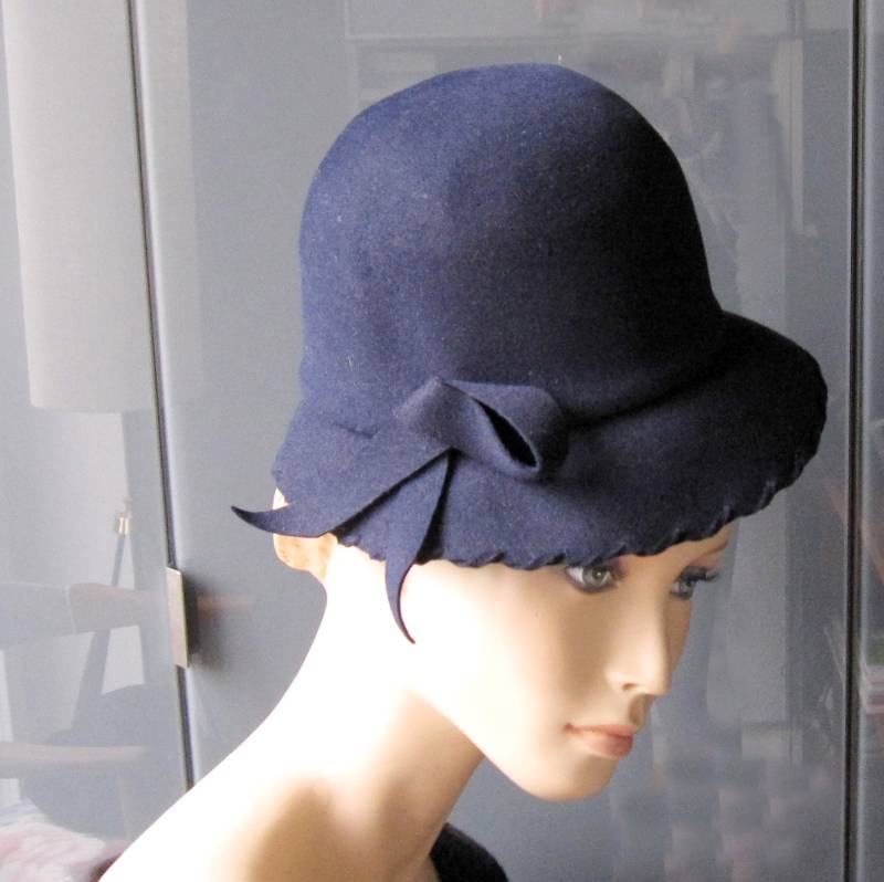 Vintage Filzhut Mit Schleife in Dunkelblau von etage4vintage