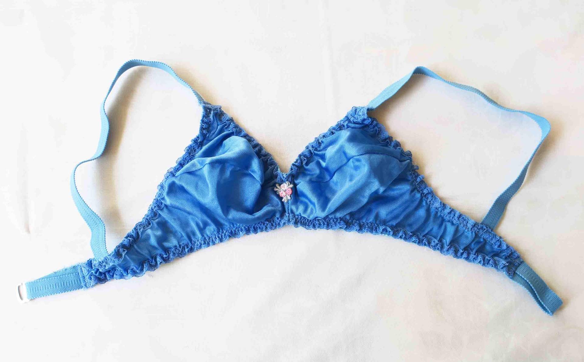 Vintage | I1 Kleiner Bh in Blau Mit Rüschen Und Blümchen von etage4vintage