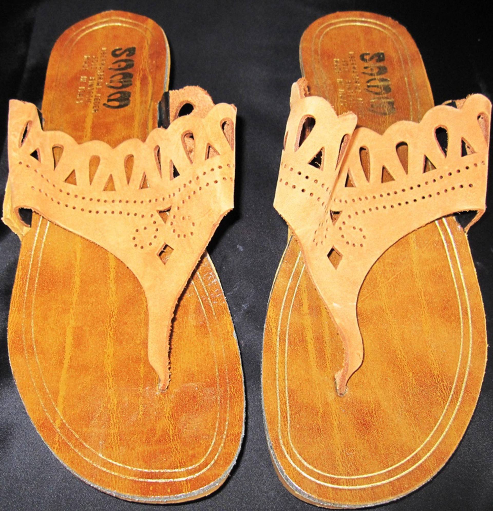 Vintage Leder Sandalette | 37 Eu Zehen Trenner Flip Flop von etage4vintage