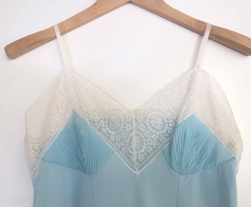 Vintage Unterkleid Unterrock in Blau/Türkis Mit Weißer Spitze Der 50Er/60Er-Jahre von etage4vintage