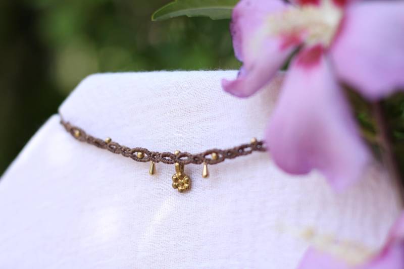 Blossom Collection Simple Flower Macrame Bracelet Makramee Blumen Armband Euphoriamacrame Boho Schmuck Hippie Jewelry von euphoriamacrame