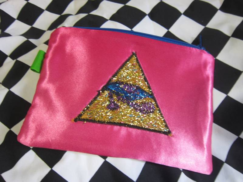 Satin Make Up Pink Kunst Tasche Clutch Kosmetiktasche Space Eye Of Horus Geo Magick Powers Portemonnaie Satin Make Up Pink Kunst Tasche Clutch Kosmetiktasche Space Eye Of Horus Geo Magick Powers Portemonnaie von evanette