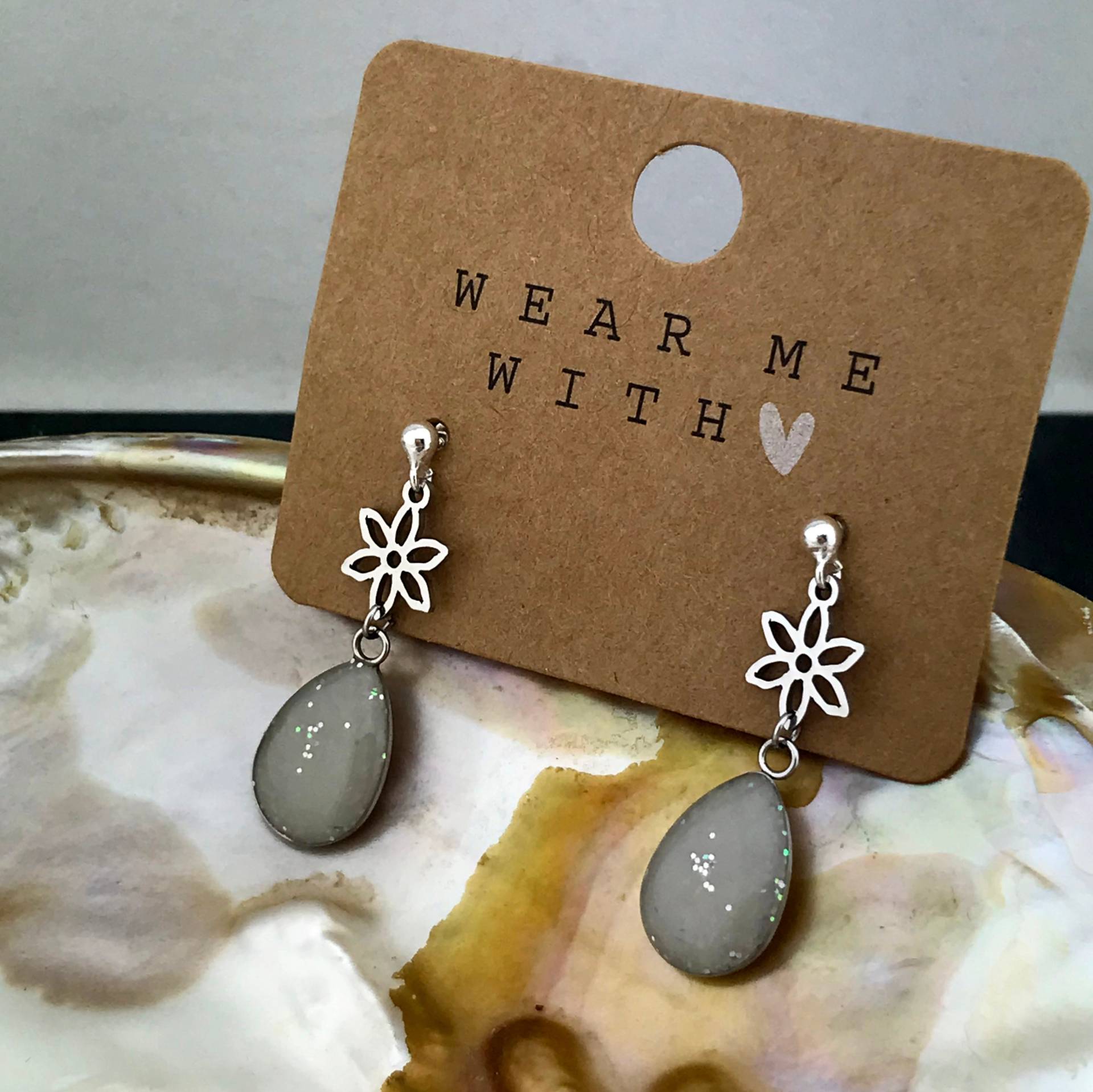 Handgemachte Ohrhänger Silber/ Hängeohrringe Mit Glitzer/ Ohrringe Mädchen/ Mädchenohrringe Blume/ Ohrring Kind/ Blumenohrringe Hängend von evanyota