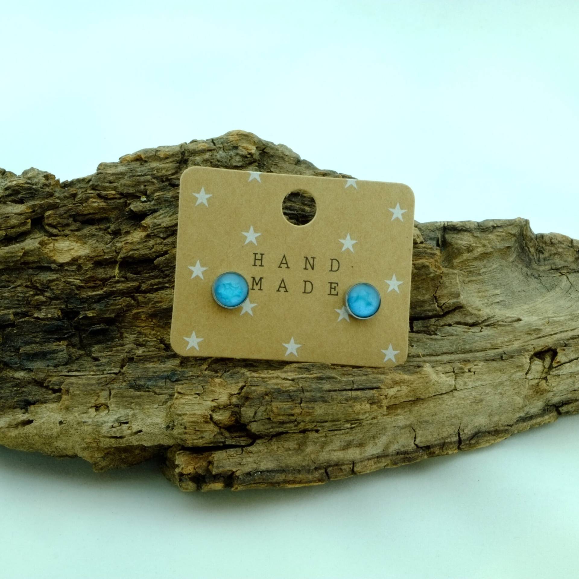 Zarte Ohrstecker in Blau/ Silberne Ohrringe Mit Abstraktem Muster/ Handgemachter Ohrschmuck/ Hypoallergener Ohrschmuck Aus Edelstahl von evanyota