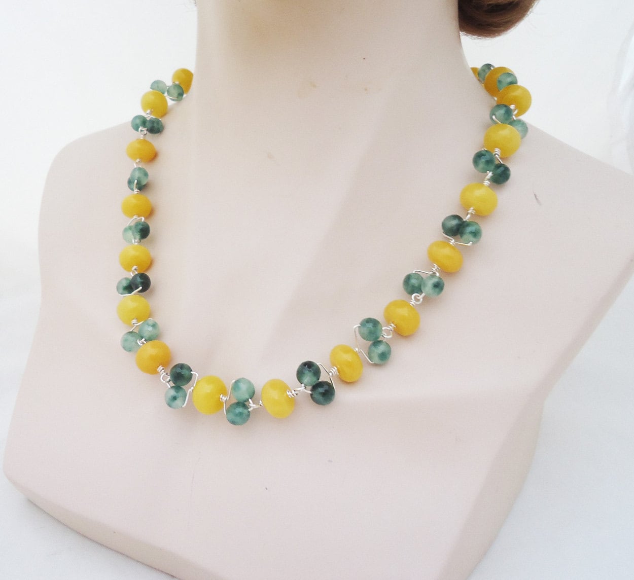 Draht Gewickelt Jade Und Quarz Halskette Gelb Grüner Edelstein Schmuck von evecollection