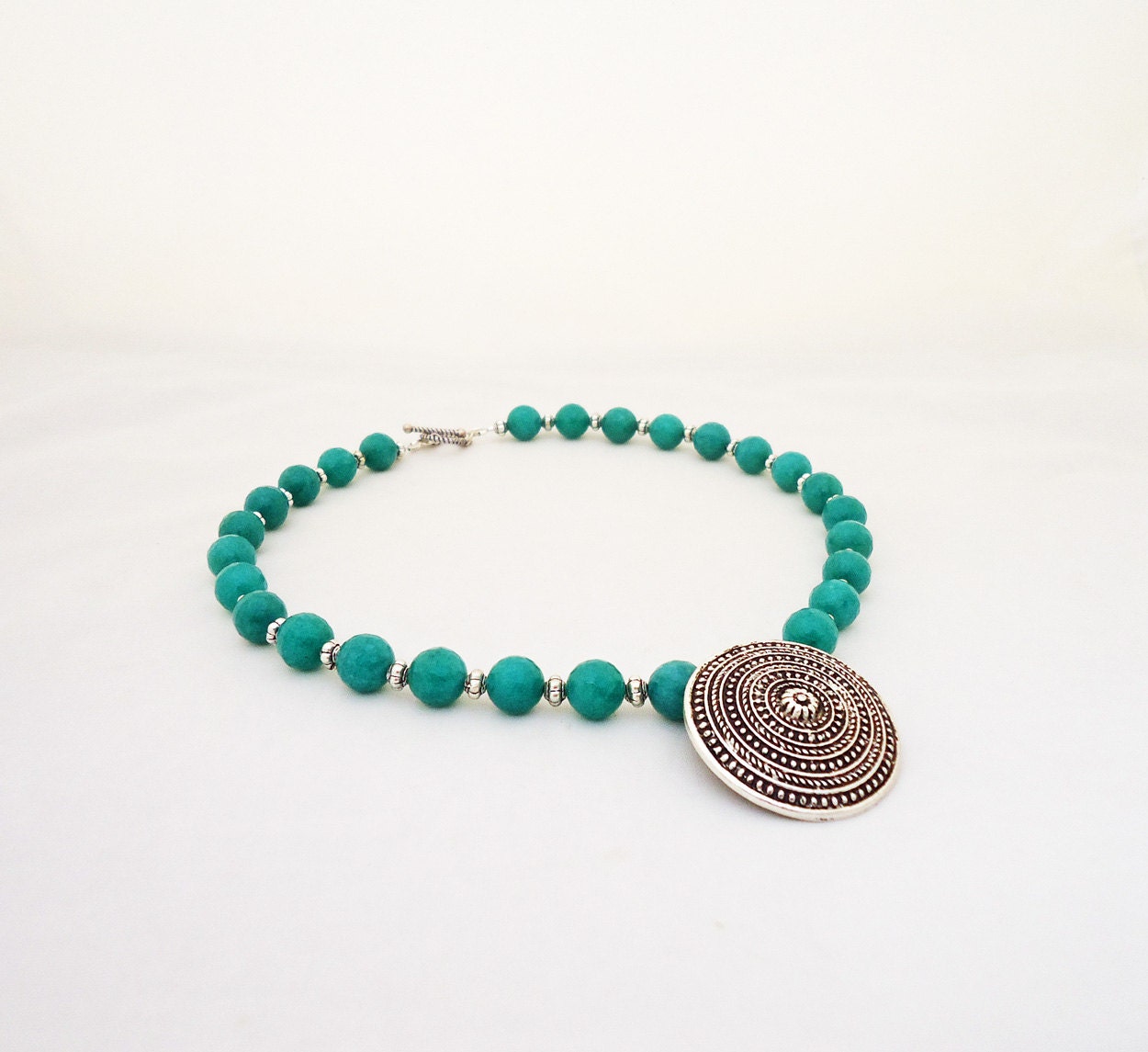 Aqua Blau Kyanit Perlen Halskette Mit Silber Ton Anhänger von evecollection