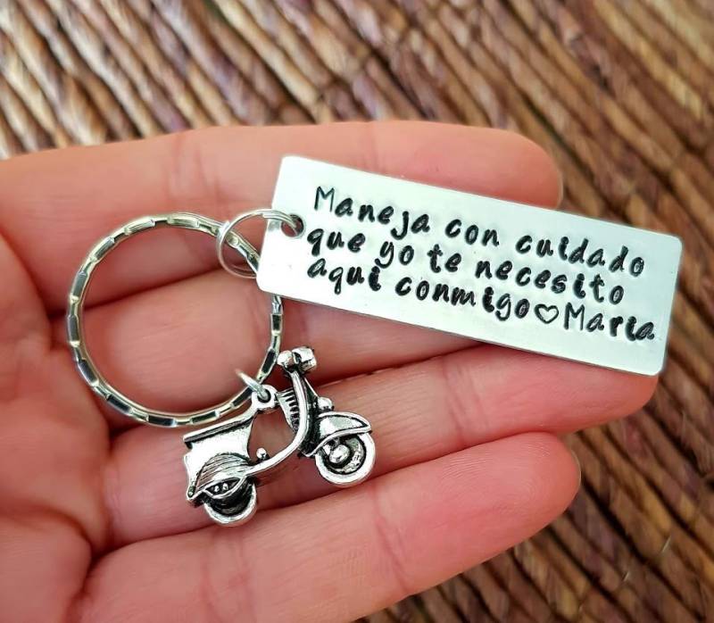 Personalisierter Schlüsselanhänger, Maneja Con Cuidado Llavero, Scooter, Freundgeschenk, Paar-Schlüsselanhänger, Schlüsselanhänger Mit Gravur Personalisierter Schlüsselanhänger, Maneja Con Cuidado Llavero, Scooter, Freundgeschenk, Paar-Schlüsselanhänger, Schlüsselanhänger Mit Gravur von everbana
