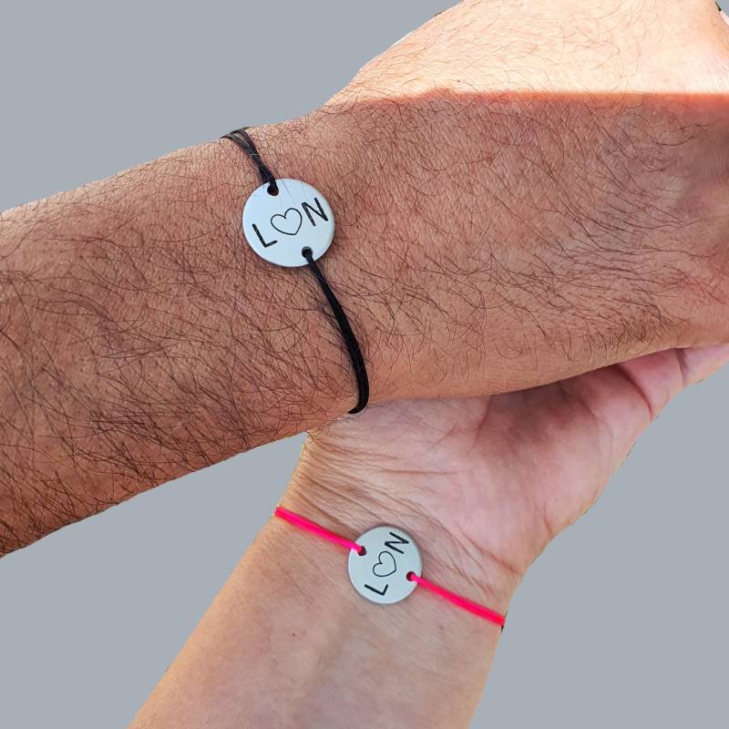 Set Mit 2 Personalisierten Münzarmbändern, Gravierte Initialen Und Herz, Monogramm, Zierlich Für Sie Ihn, Geschenk Paargeschenk, Partnergeschenk Set Mit 2 Personalisierten Münzarmbändern, Gravierte Initialen Und Herz, Monogramm, Zierlich Für Sie Ihn, Geschenk Paargeschenk, Partnergeschenk von everbana