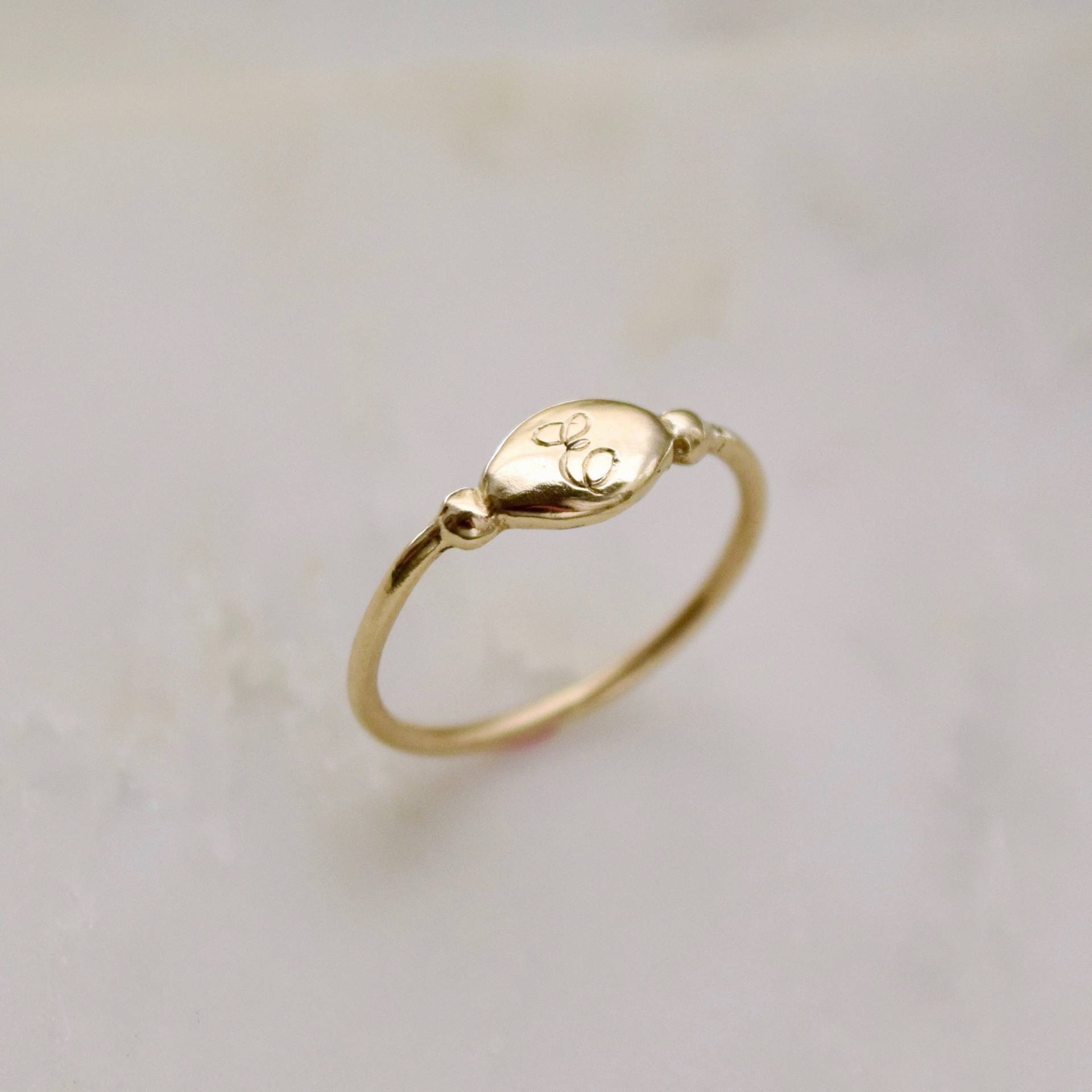 Handgravierte 14K Gold, Sterling Silber Oval Initiale Siegelring - Personalisiert von everlijewelry