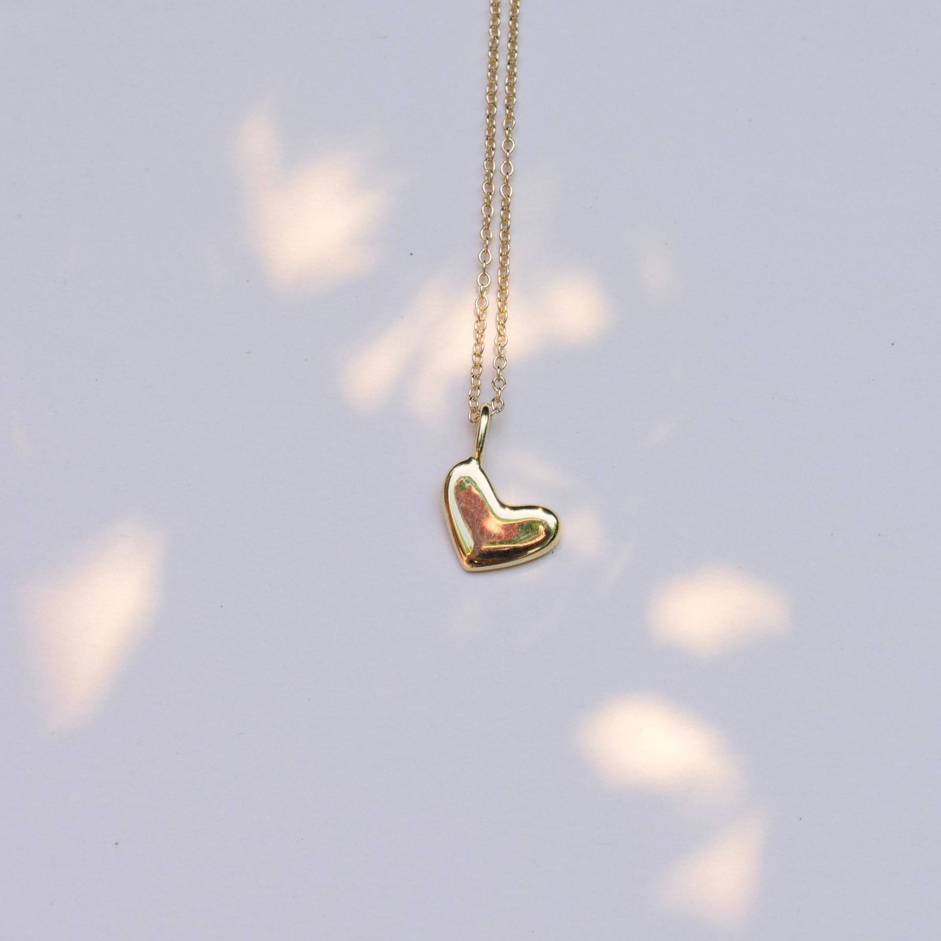 Tilted Heart Anhänger - Sterling Silber Oder Gold Charm Halskette von everlijewelry