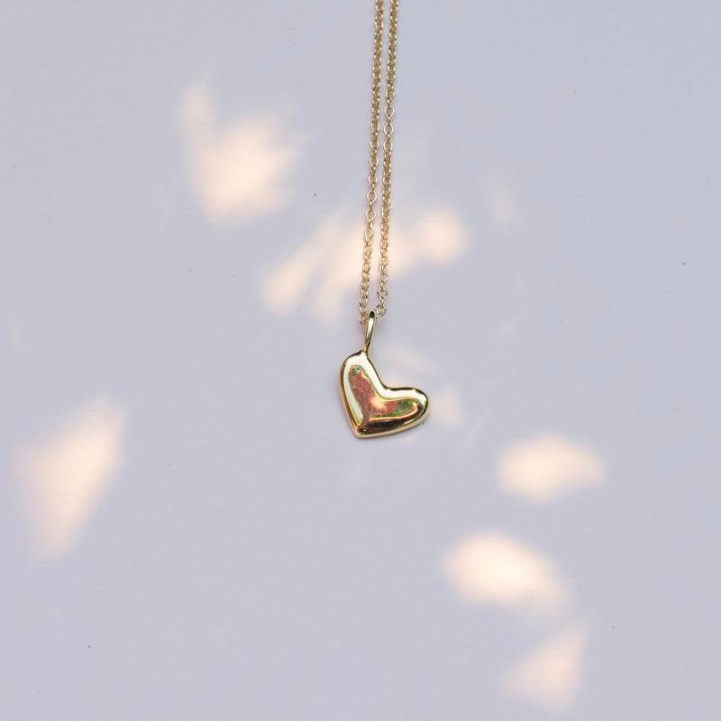 Tilted Heart Anhänger - Sterling Silber Oder Gold Charm Halskette von everlijewelry