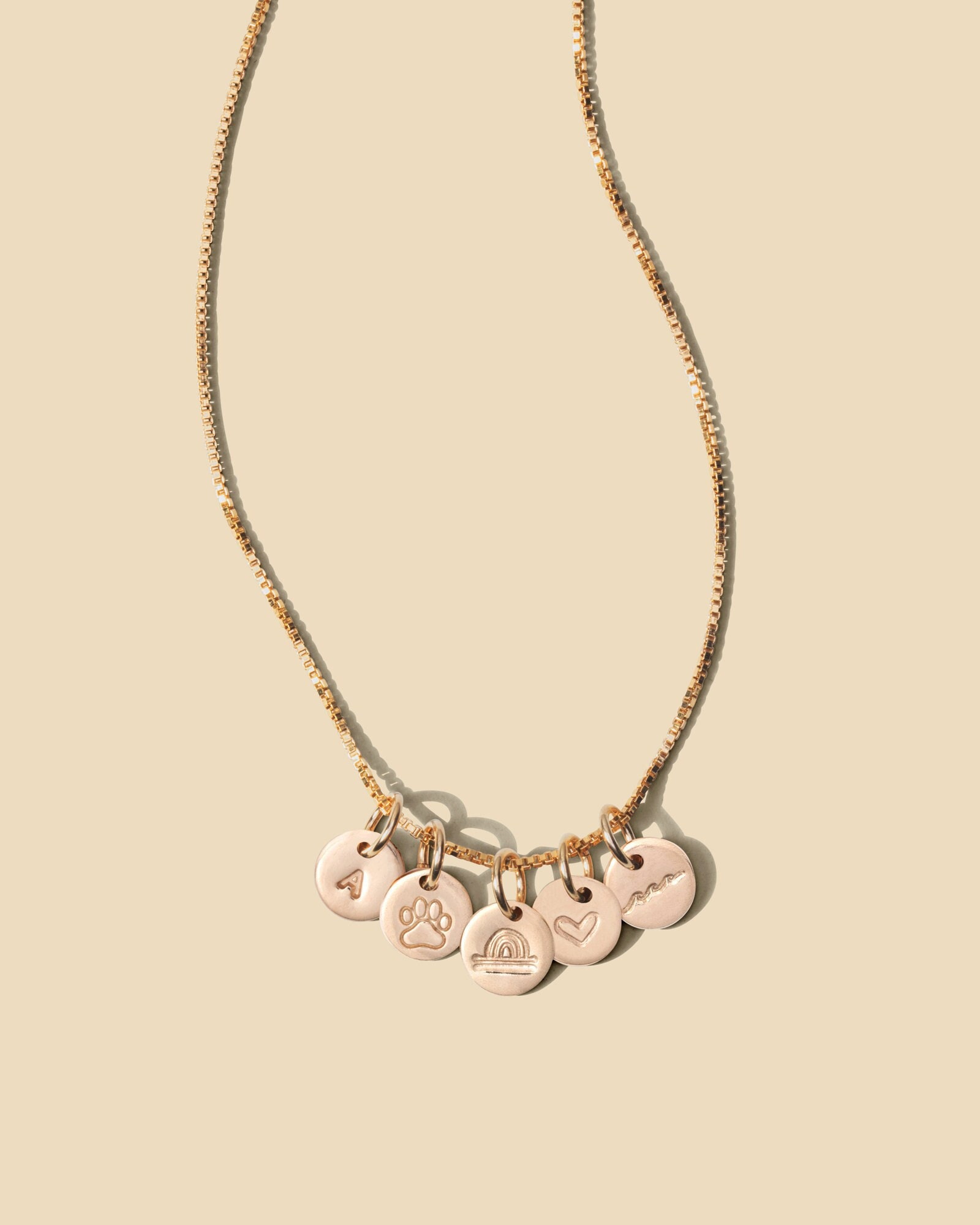 Bettelkette, Pfotenabdruck Anhänger, Kreuz Sonnenblume Bienen Sonnen Mond & Sterne Berge Wellen Anhänger von everlymadejewelry