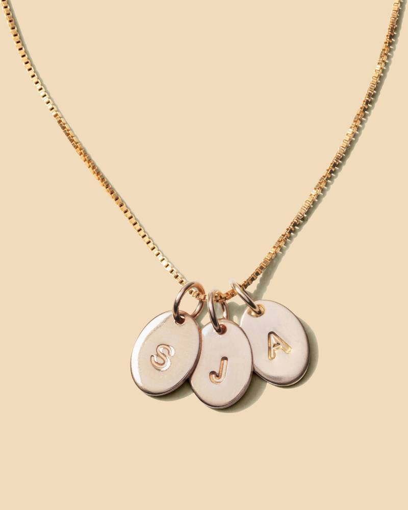 Mini Ovale Initialen Kette, Engelsflügel Regenbogen Herz Taco Pfotenabdruck Mond Kette von everlymadejewelry