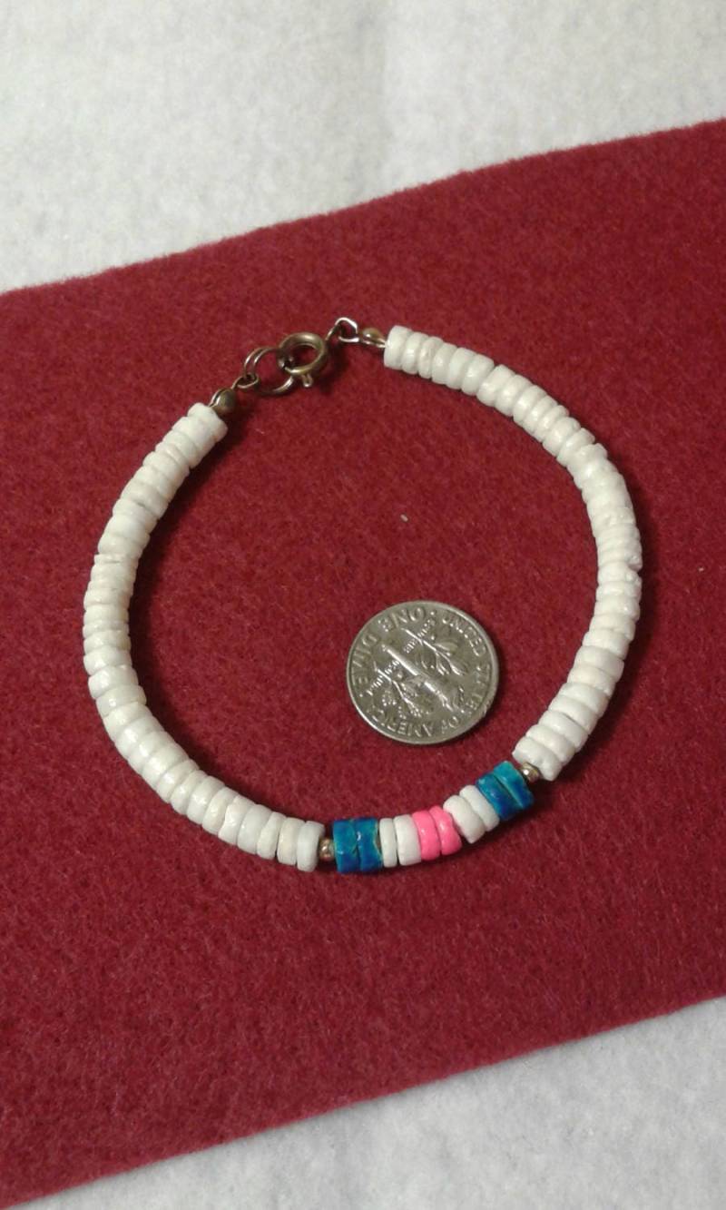 Puka-Perlen Armband Puka-Perlen Armband von everythingbystess