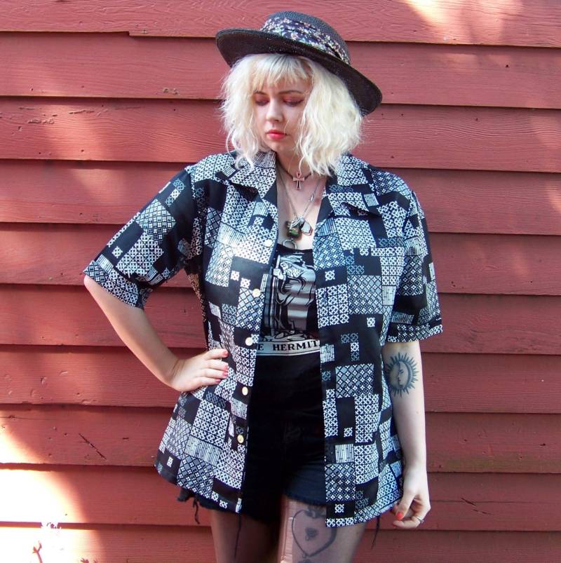 70Er Jahre Da Vinci Disko Poker Schwarzweiß Taste Oben Short Sleeve-Frühling-Sommer-Shirt L von evileyevintage