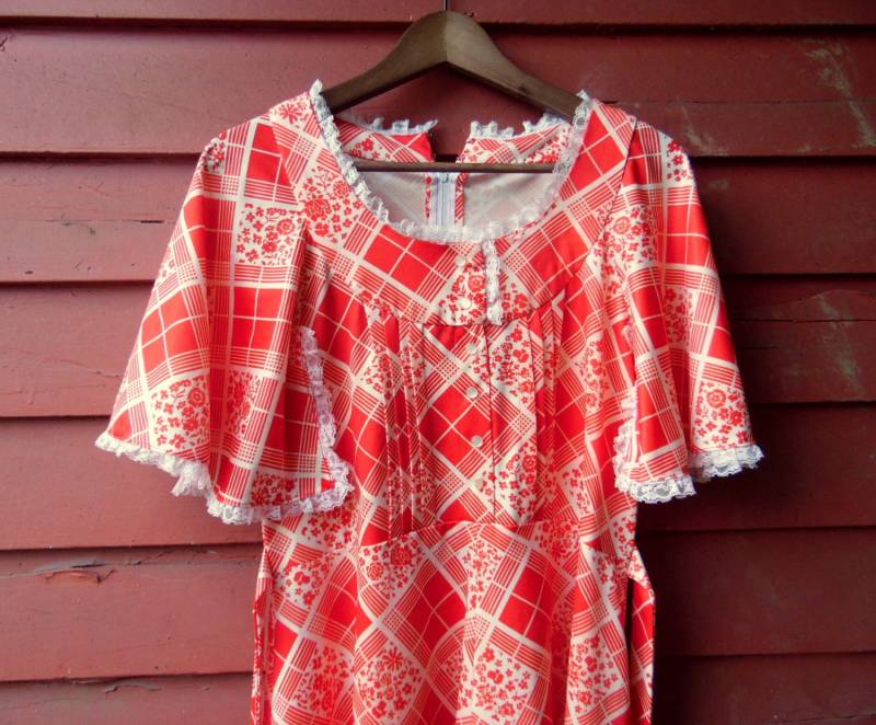 70Er Kirschrot Weiß Floral Boho Hippie Midi Engel Ärmel Kleid Xs S von evileyevintage