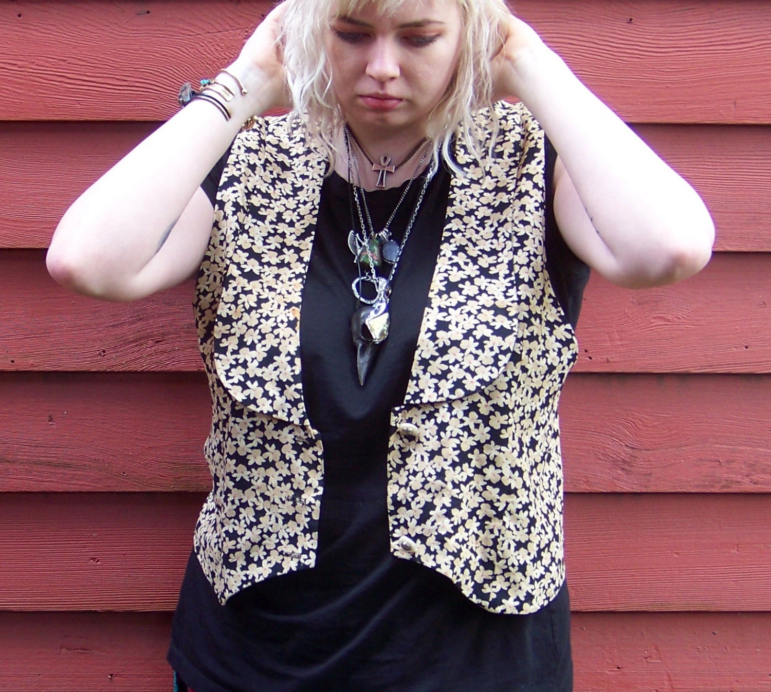 90Er Soft Grunge Creme Und Schwarz Floral Boho Hippie Weste M von evileyevintage