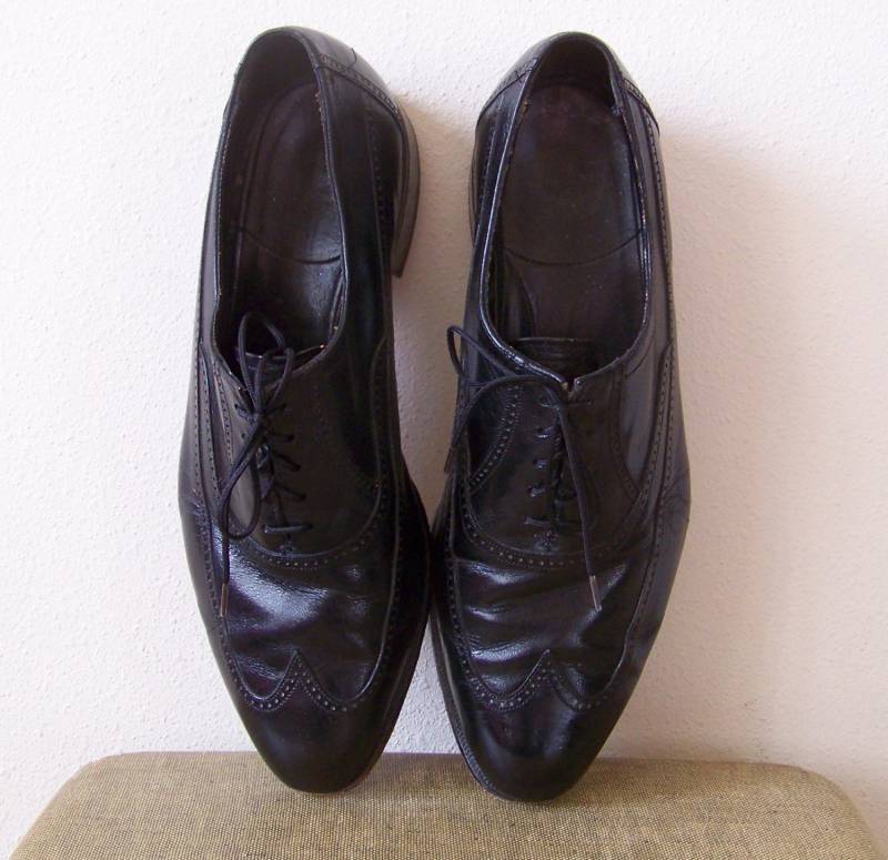 Vintage Obsidian Wingtip Flörsheim Oxford Kleid Schuhe Herrengröße 10 von evileyevintage