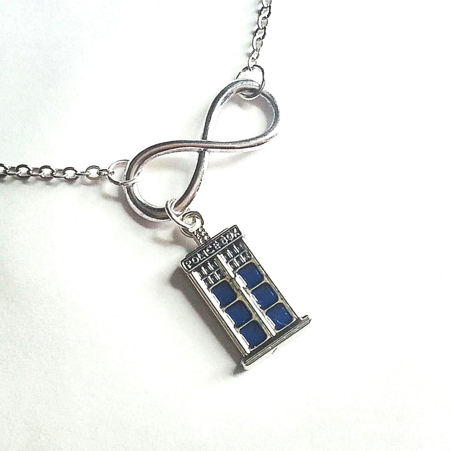 Doctor Who Tardis Polizei Box Und Infinity Halskette, Whovian, Blaue von evilqueenjewelry
