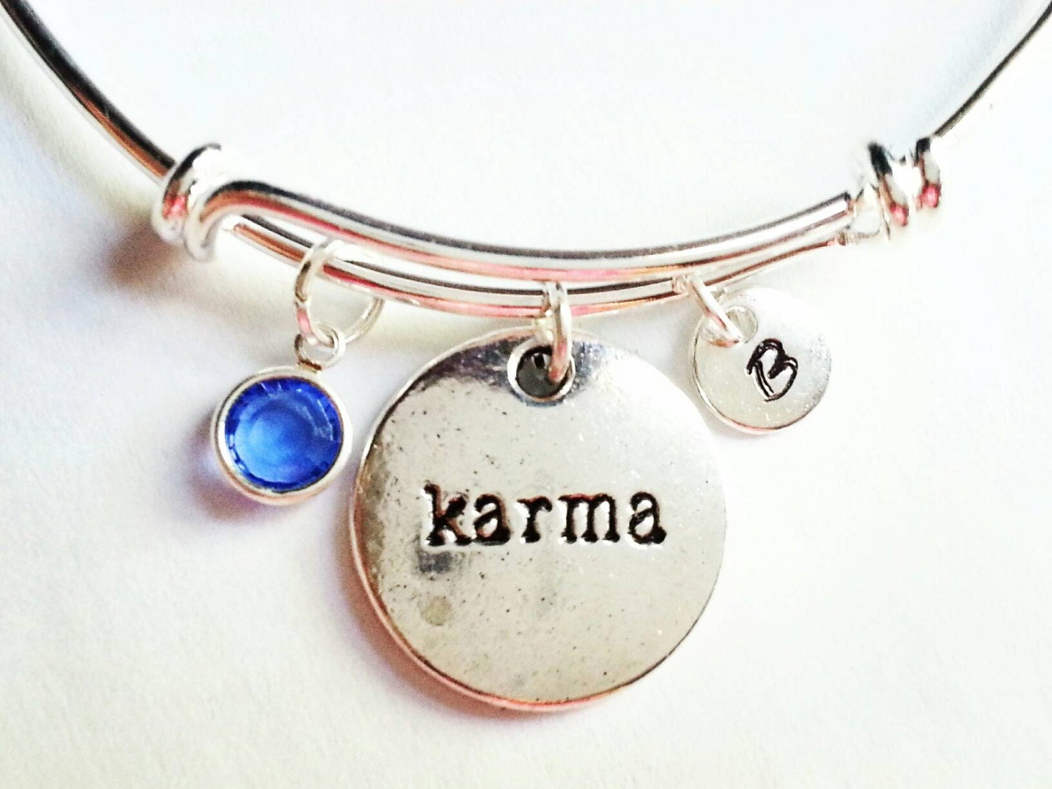 Maßgeschneiderte Silber Karma Erweiterbare Armreif, Von Hand Gestempelt Initial, Echte Swarovski Birthstone Kristall von evilqueenjewelry