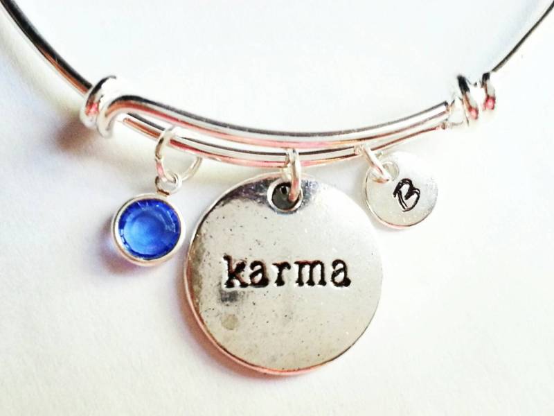 Maßgeschneiderte Silber Karma Erweiterbare Armreif, Von Hand Gestempelt Initial, Echte Swarovski Birthstone Kristall von evilqueenjewelry