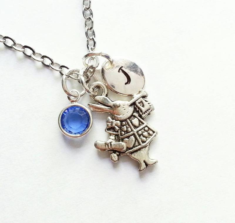 Personalisierte, Alice Im Wunderland Inspirierte, Silber White Rabbit-Halskette, Handgestempelte Initiale, Swarovski-Geburtsstein, Individuelle Länge von evilqueenjewelry