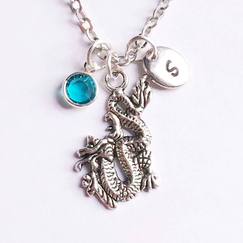 Personalisierte Antike Silber Drachen Halskette, Von Hand Gestempelt Initial, Echte Swarovski Kristall Birthstone, Käufer Wahl Der Länge von evilqueenjewelry