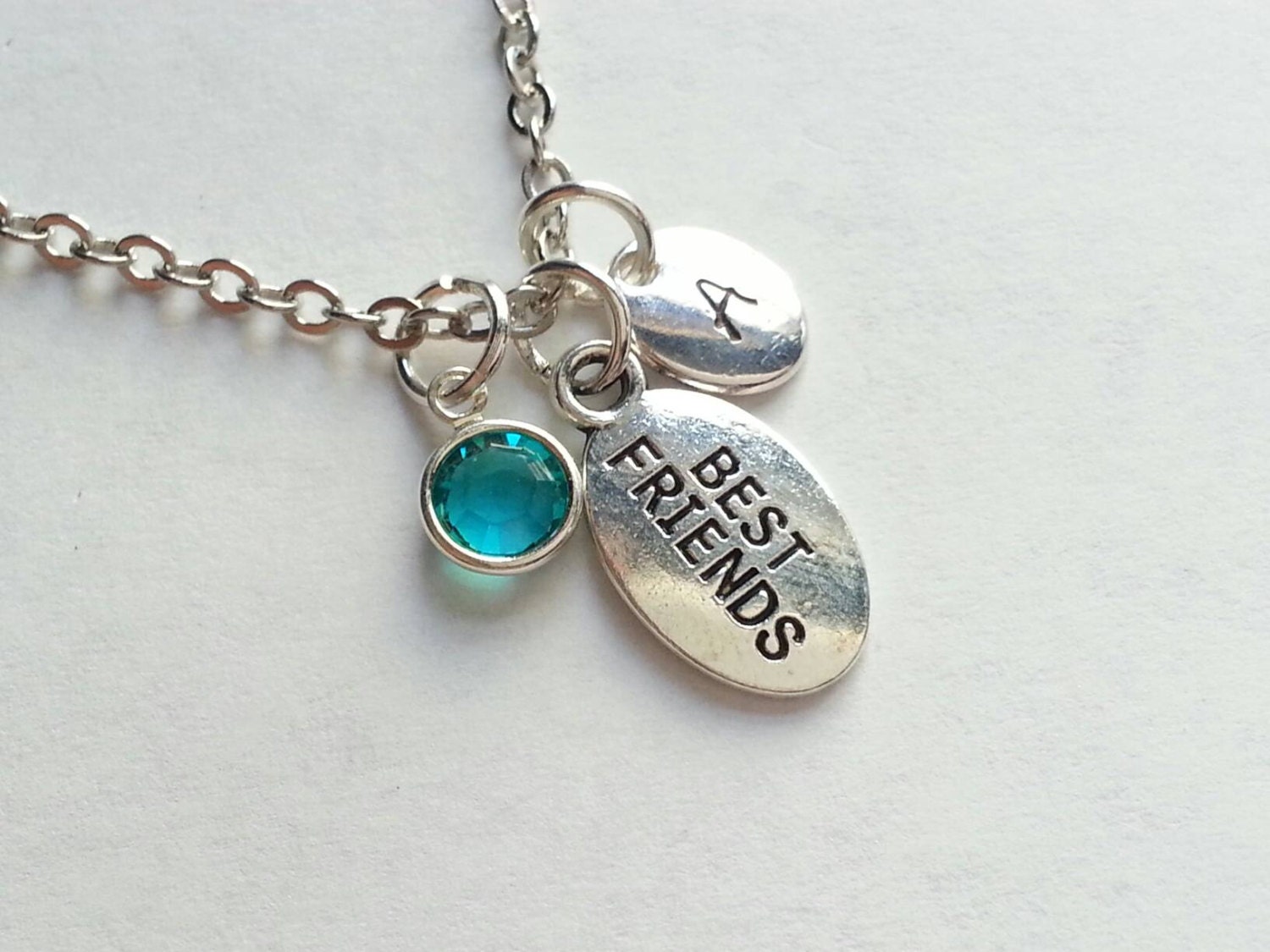 Personalisierte Beste Freund Halskette, Von Hand Gestempelt Initial, Echte Swarovski Birthstone, Benutzerdefinierte Länge von evilqueenjewelry