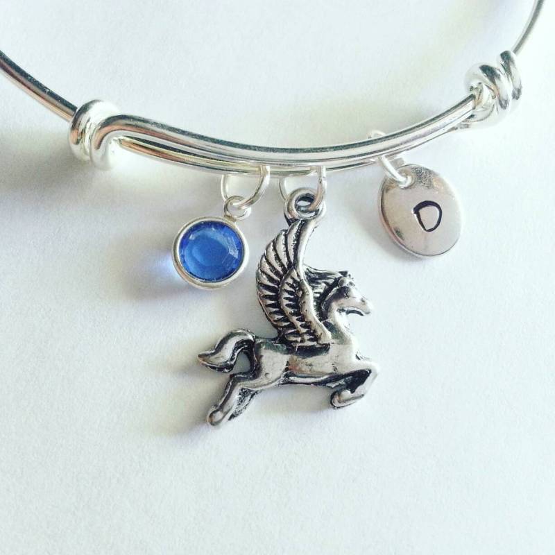 Personalisierte Erweiterbare Armreif, Pegasus, Hand Gestempelt Initial, Swarovski Kristall Geburtsstein von evilqueenjewelry