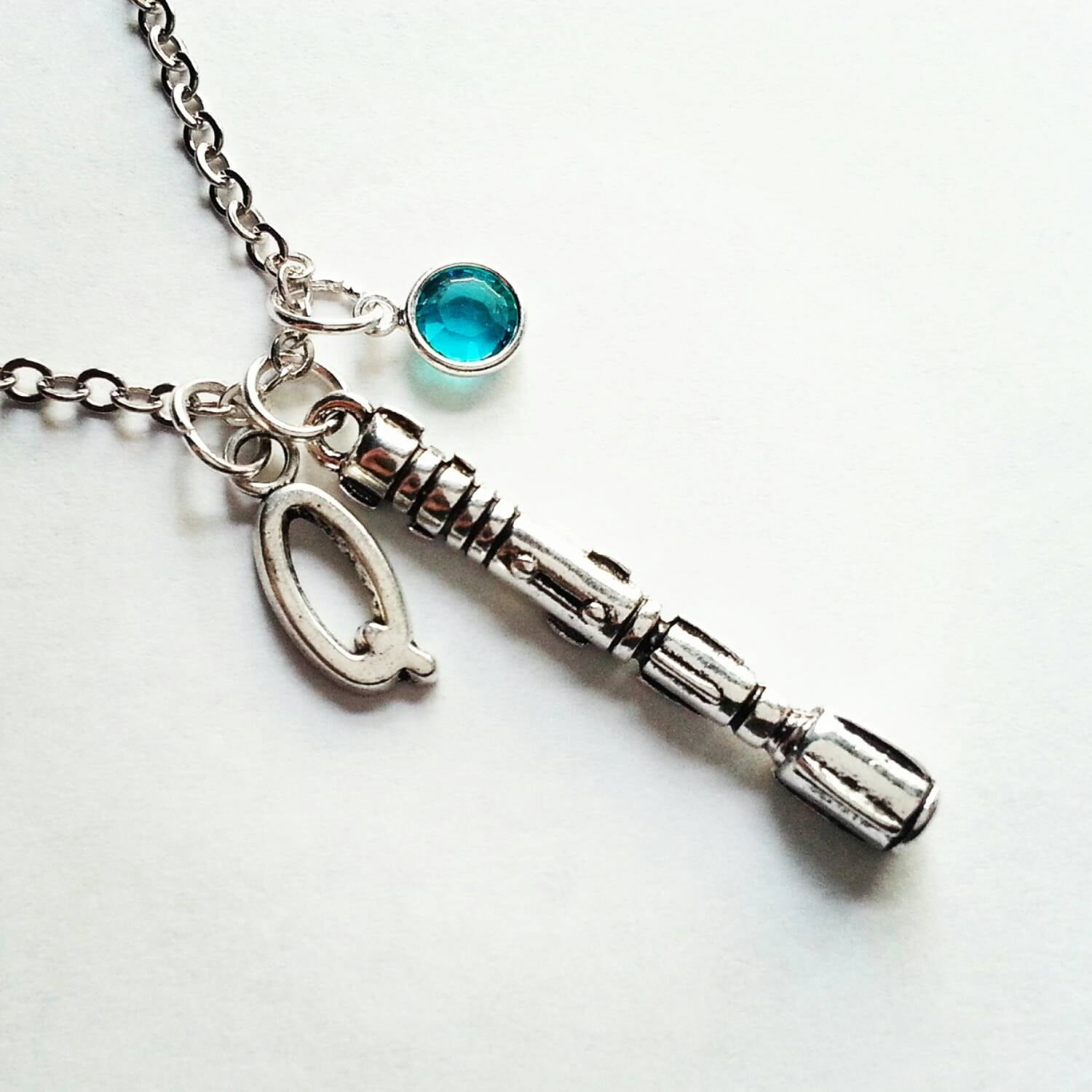 Personalisierte Halskette, Dr. Who Inspiriert, Sonic Schraubendreher, Initial Und Swarovski Birthstone Kristall Charme von evilqueenjewelry