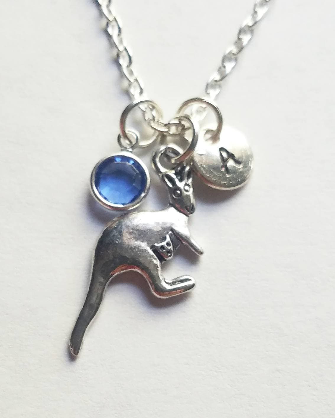Personalisierte Känguru Halskette, Silber Von Hand Gestempelt Initial, Swarovski Birthstone, Benutzerdefinierte Länge, Und Joey von evilqueenjewelry