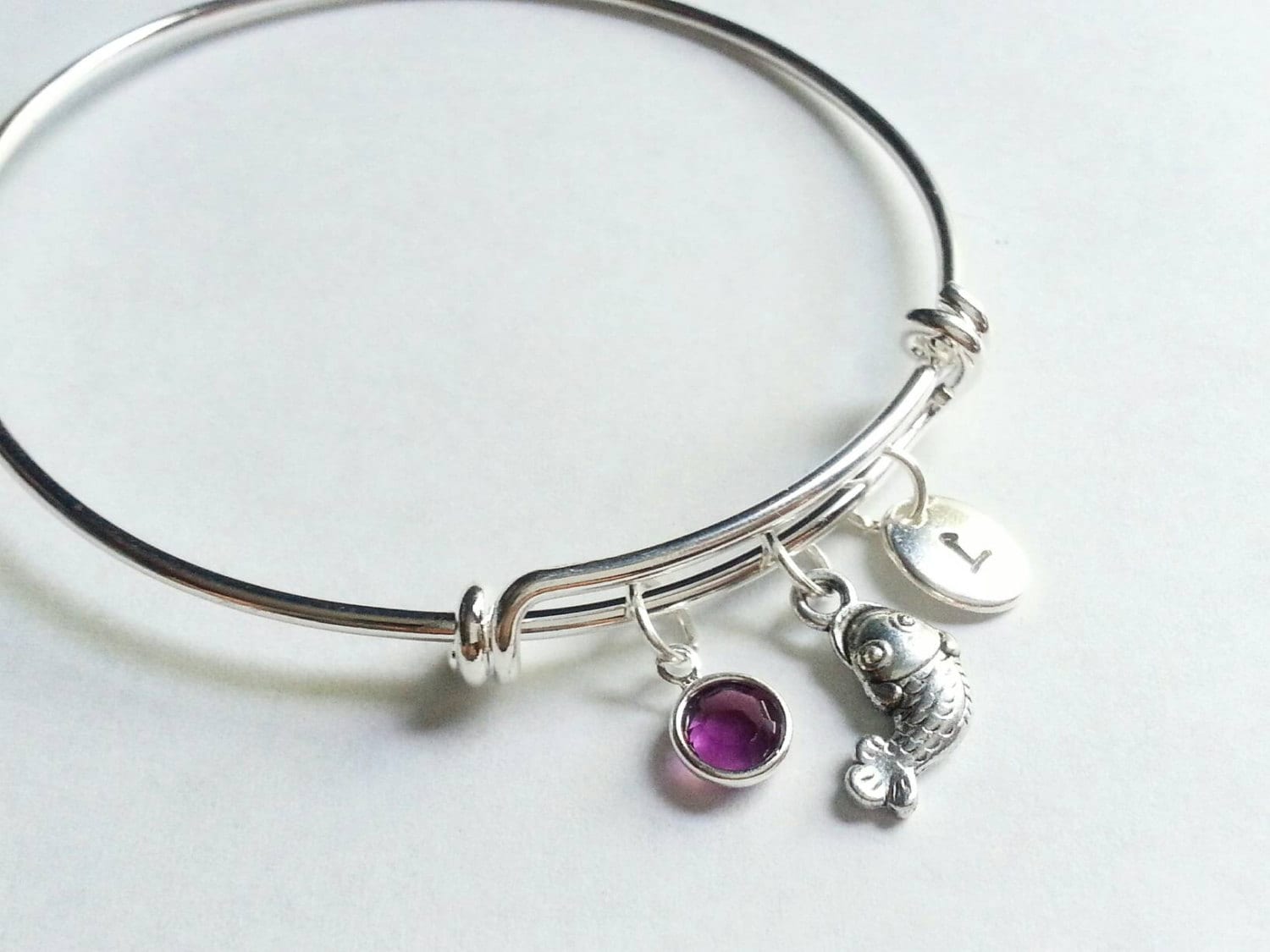 Personalisierte Koi Fisch Armband, Erweiterbare Versilbert, Von Hand Gestempelt Initial, Echte Swarovski Birthstone von evilqueenjewelry