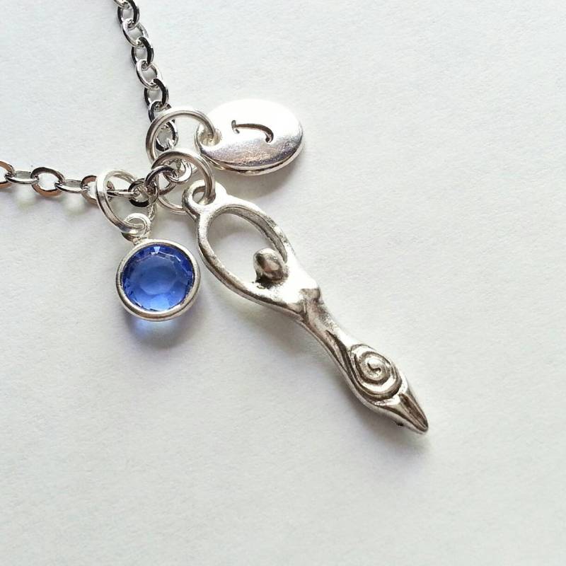 Personalisierte Silber Göttin Halskette, Handgestempelt Initial, Echte Swarovski Birthstone, Benutzerdefinierte Länge von evilqueenjewelry