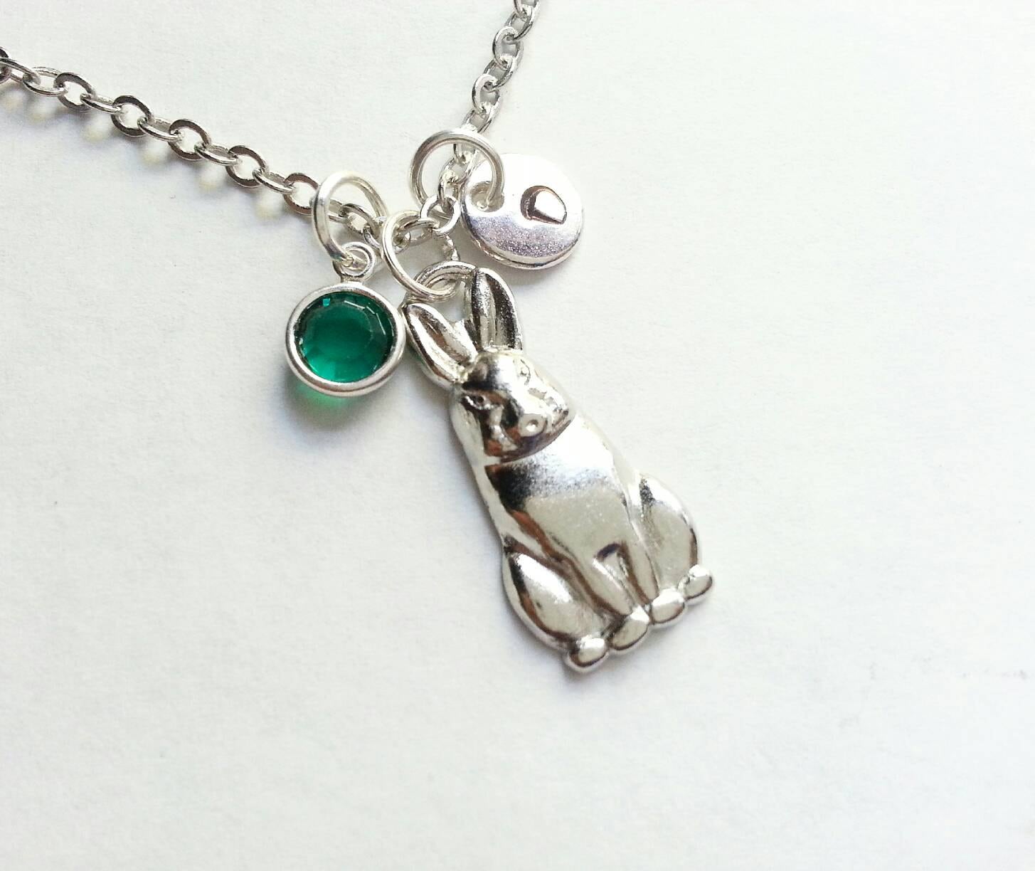 Personalisierte Silber Hase Kaninchen Halskette, Echte Swarovski Birthstone Kristall, Von Hand Gestempelt Initial, Benutzerdefinierte Länge von evilqueenjewelry