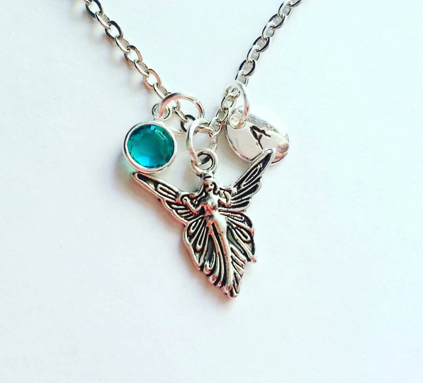 Schutzengel, Fee, Personalisierte Halskette, Handgestempelte Initiale, Echter Swarovski Geburtsstein, Individuelle Länge von evilqueenjewelry
