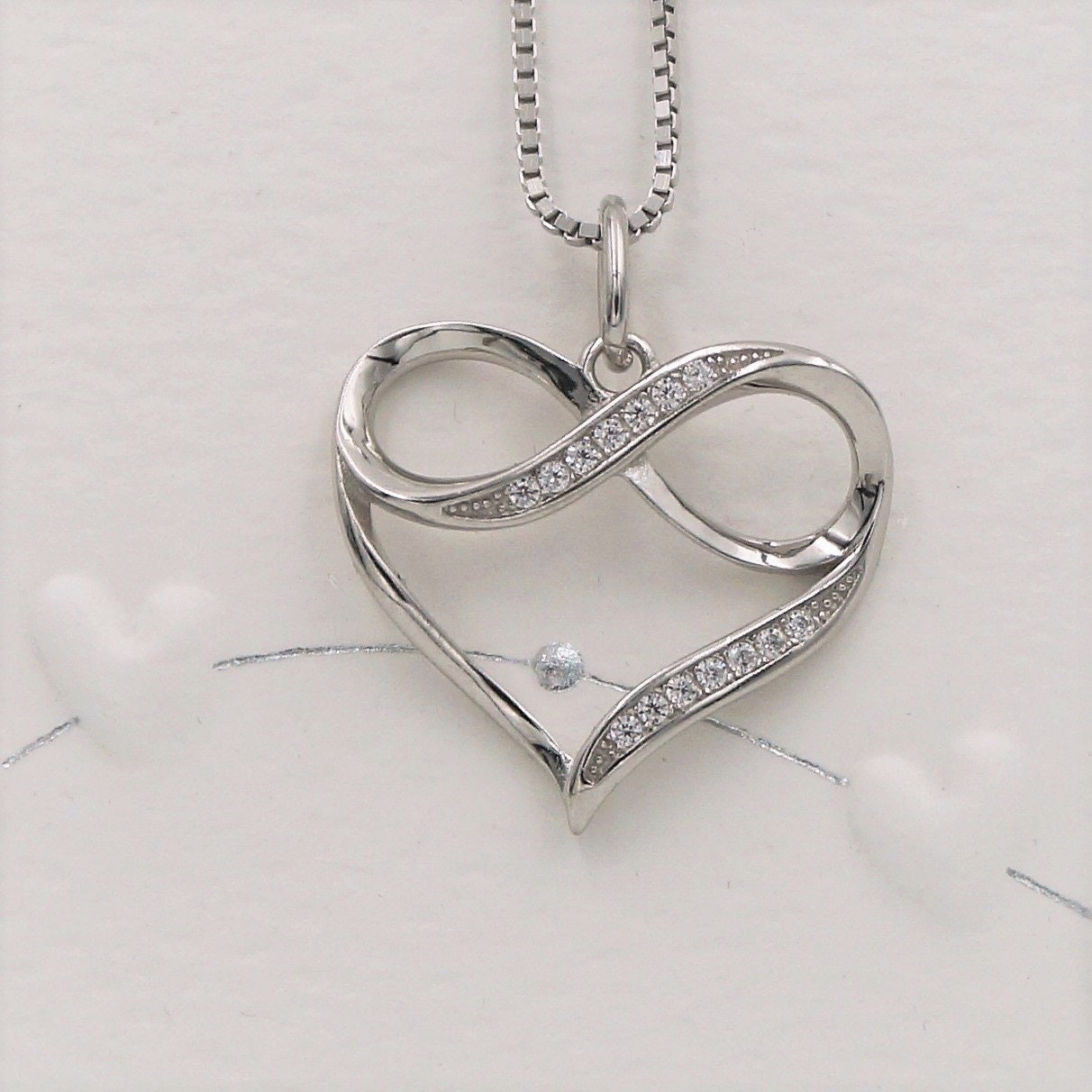 Herzanhänger Mit Unendlichkeitssymbol, Ewige Liebe Silberschmuck Aus Sterlingsilber925 Zirkonia Kristallen, Kette Optional von exclusiv242